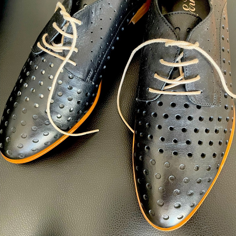 Italian leather brogues. New! Never worn!